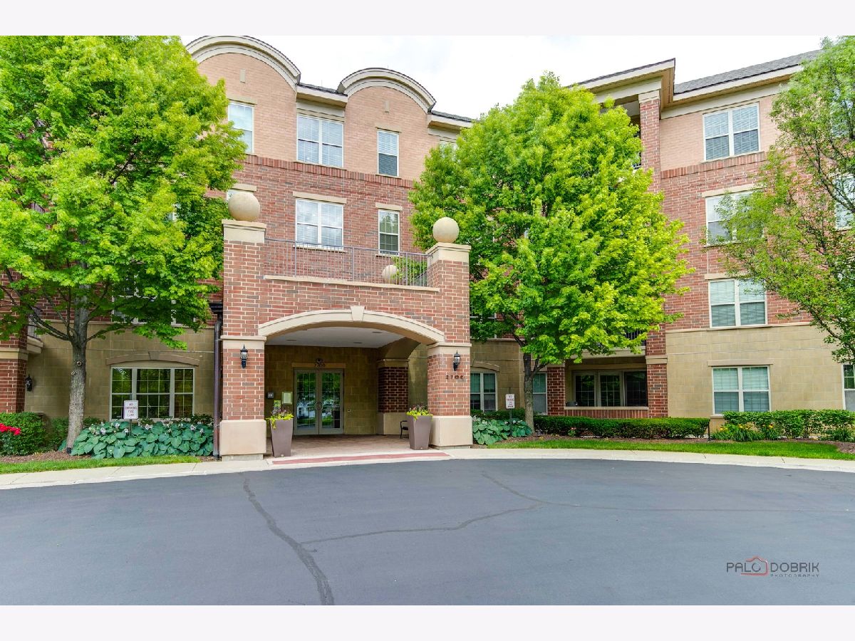 Homes & Condominiums Sold Haverford Glenview Illinois, 2700 Summit