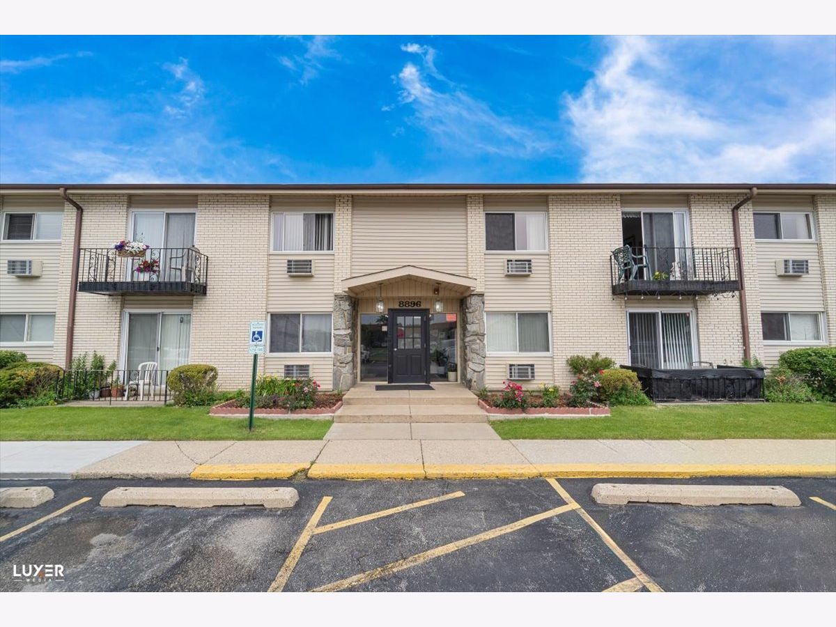 Condominiums Sold Courtland Square Des Plaines Illinois, 8896 David