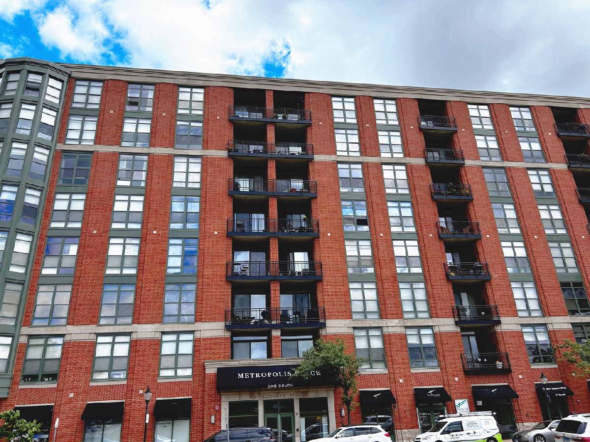 Condominiums Rented Metropolis Arlington Heights Illinois, 1 Highland