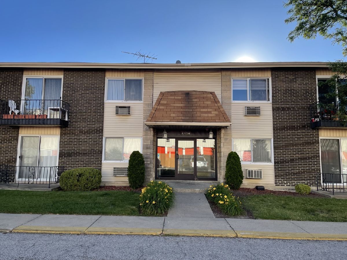 Condominiums Rented Courtland Square Des Plaines Illinois, 8816 Western