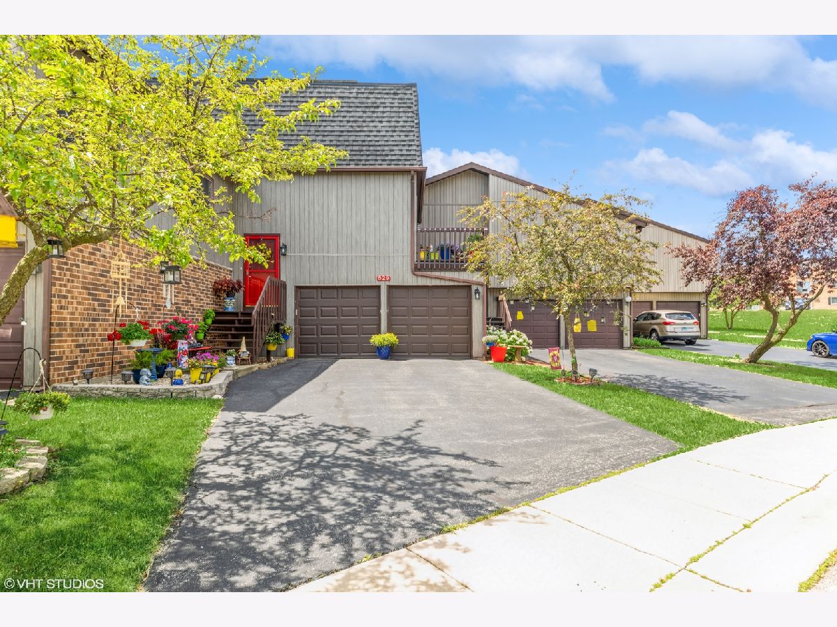 Townhomes & Condos & Homes Sold Ventura 21 Roselle Illinois, 629 High Ridge