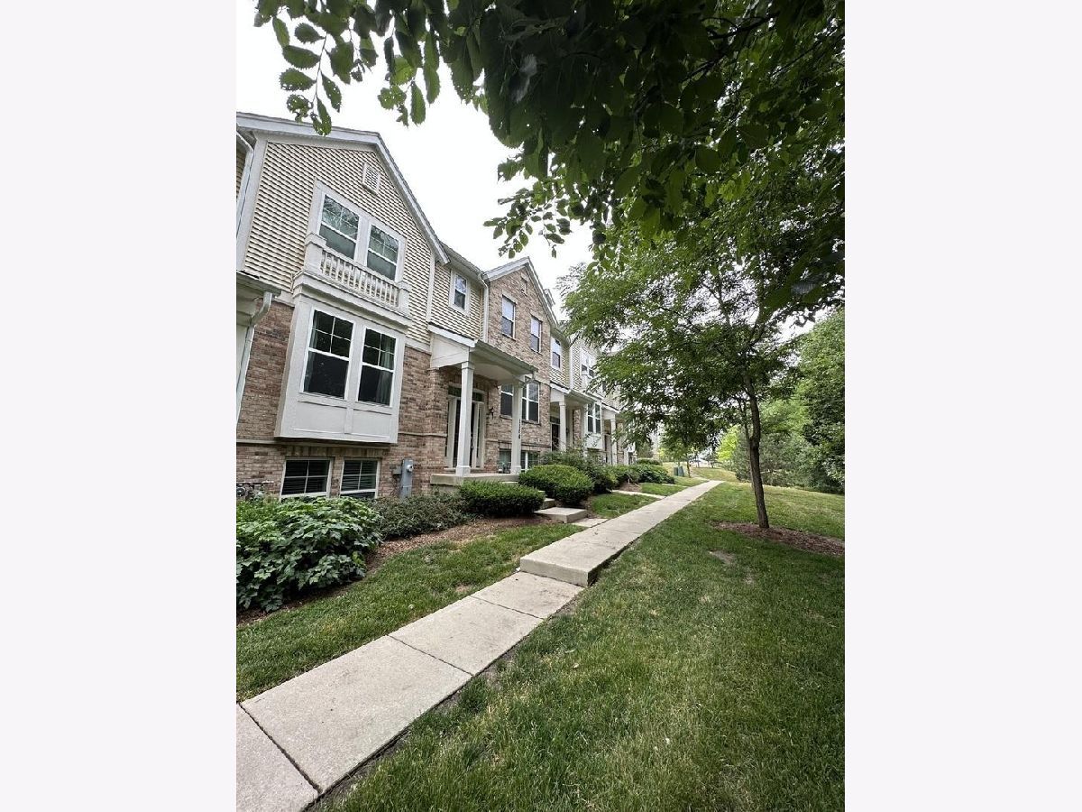 Townhomes Rented Villas Of Cambridge Streamwood Illinois, 1106 Tuscany