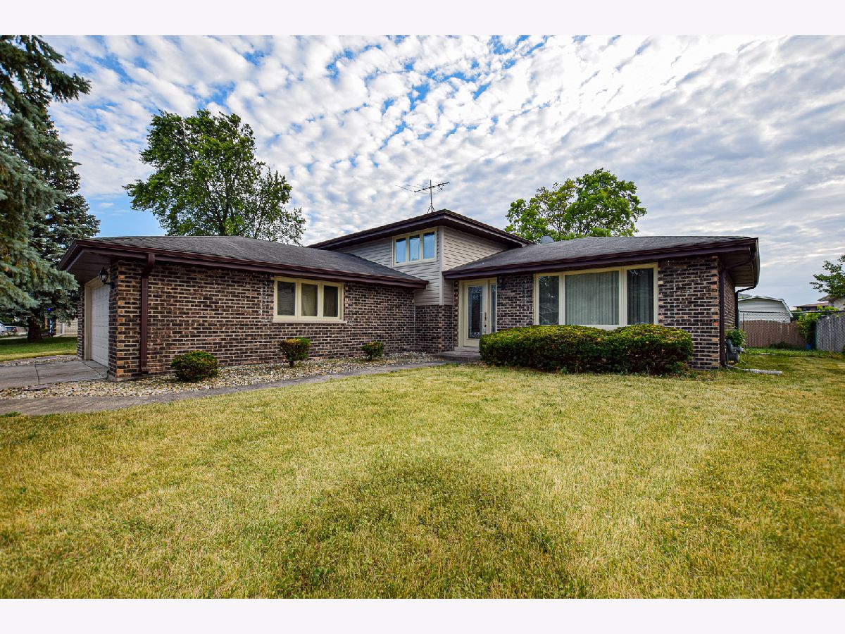 Homes Sold Oakwood Hills Palos Hills Illinois, 10538 Vicky