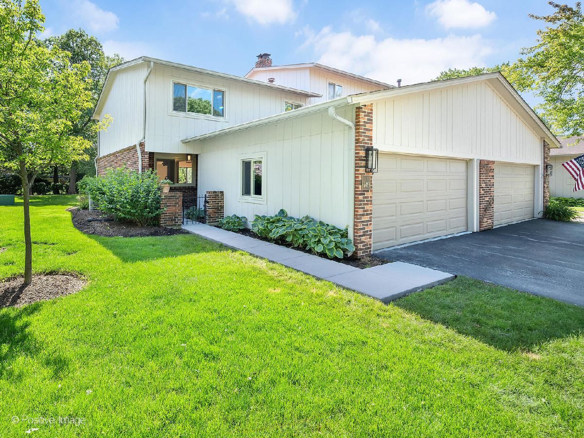 Townhomes & Condos Sold Gingerbrook Oak Brook Illinois, 2S749 Theresa