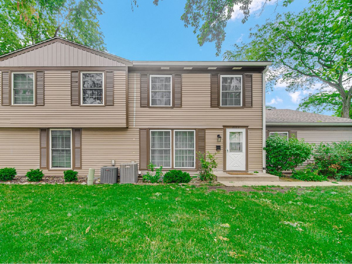 Townhomes & Condos Sold Heritage Lake Estates Wheaton Illinois, 1678 Ashburn