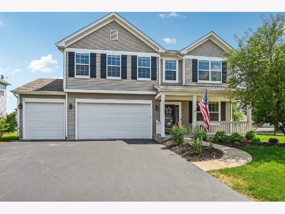 Homes Sold River Hills Bolingbrook Illinois, 2337 Brookstone
