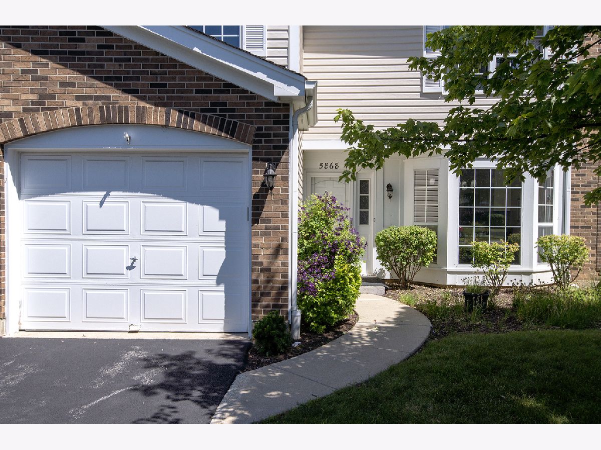 Townhomes & Homes Sold Westgate Gurnee Illinois, 5868 Delaware