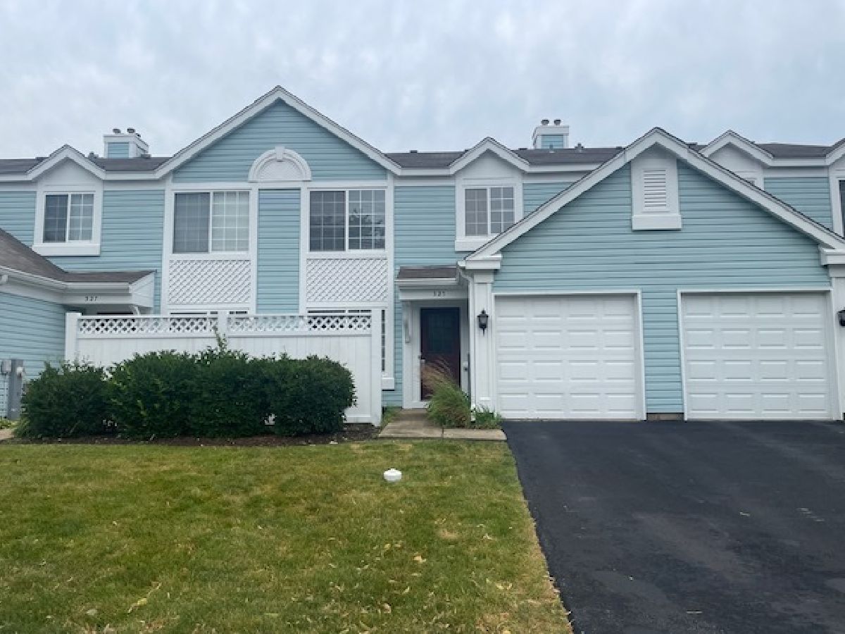 Townhomes & Condos Rented Liberty Square Aurora Illinois, 325 Gregory