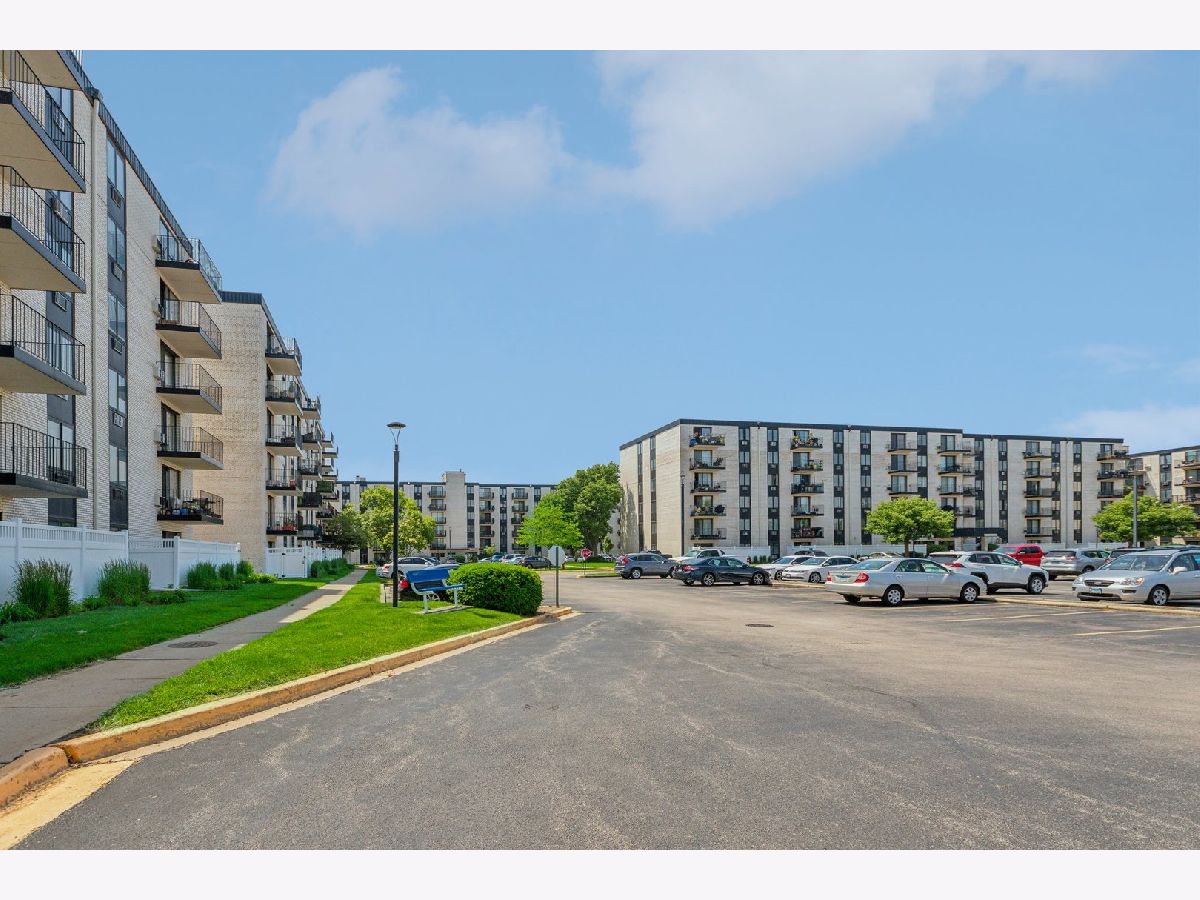 Condos & Townhomes & Homes Sold Terrace Square Niles Illinois, 9737 Fox Glen