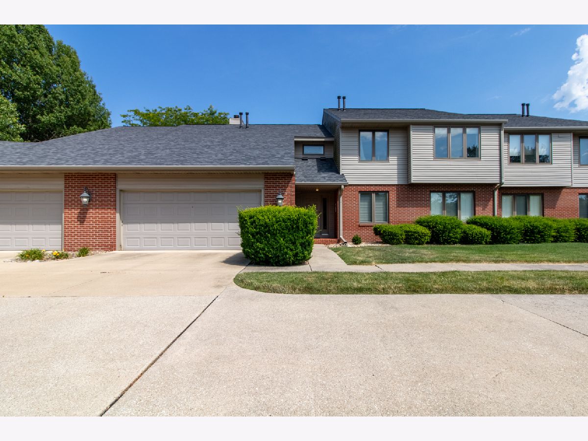 Homes & Condos & Townhomes Sold Northpoint Bloomington Illinois, 2403 Northpointe