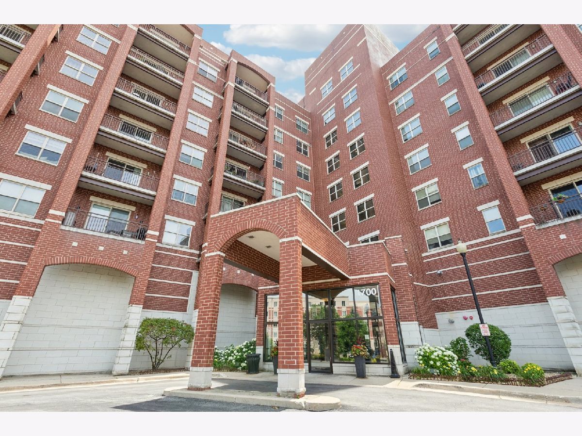 Condominiums Sold Riverwoods Melrose Park Illinois, 1700 Riverwoods