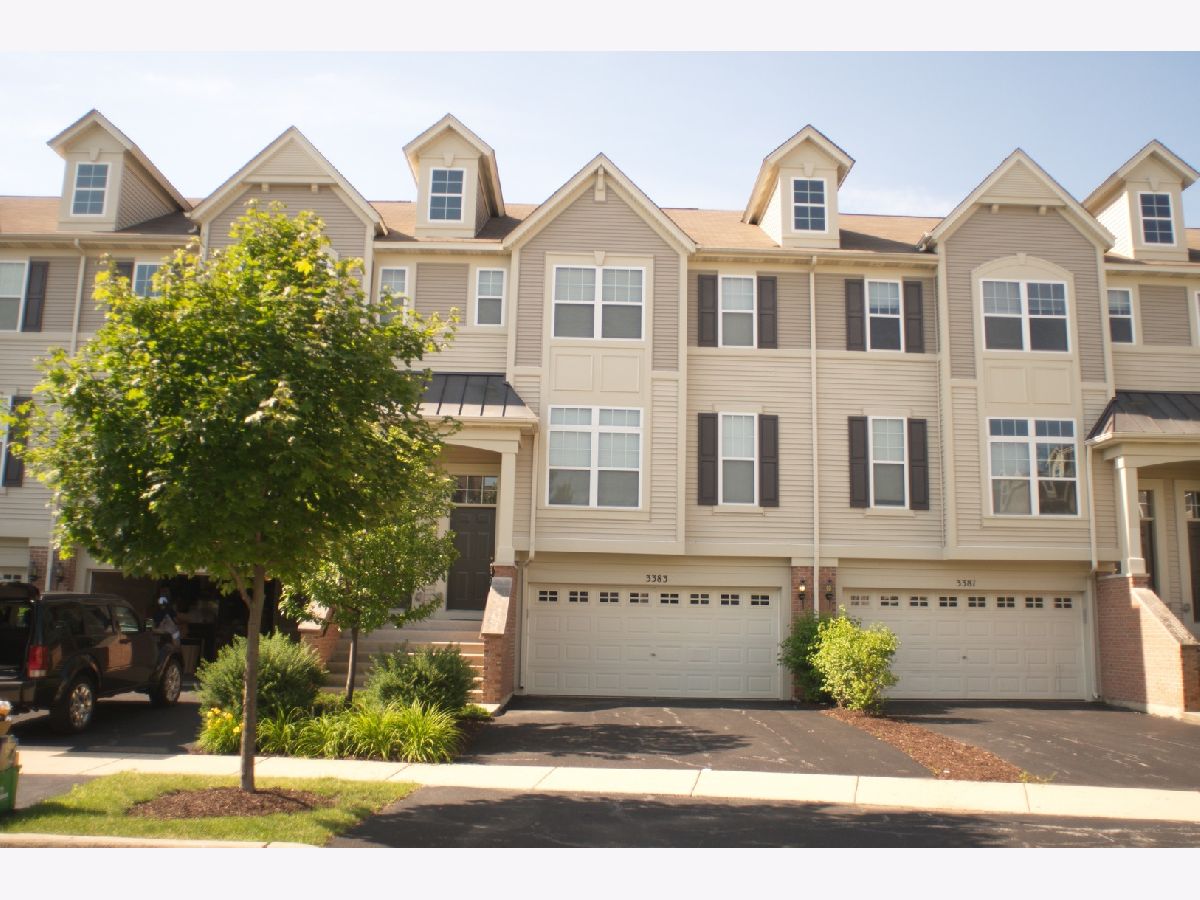 Townhomes Rented Yorkshire Square Aurora Illinois