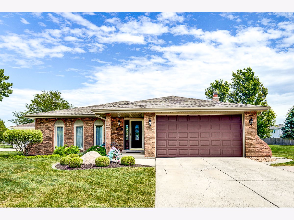 Homes & Townhomes & Condos Sold Cherry Hill Farms Tinley Park Illinois, 16353 Cobbler