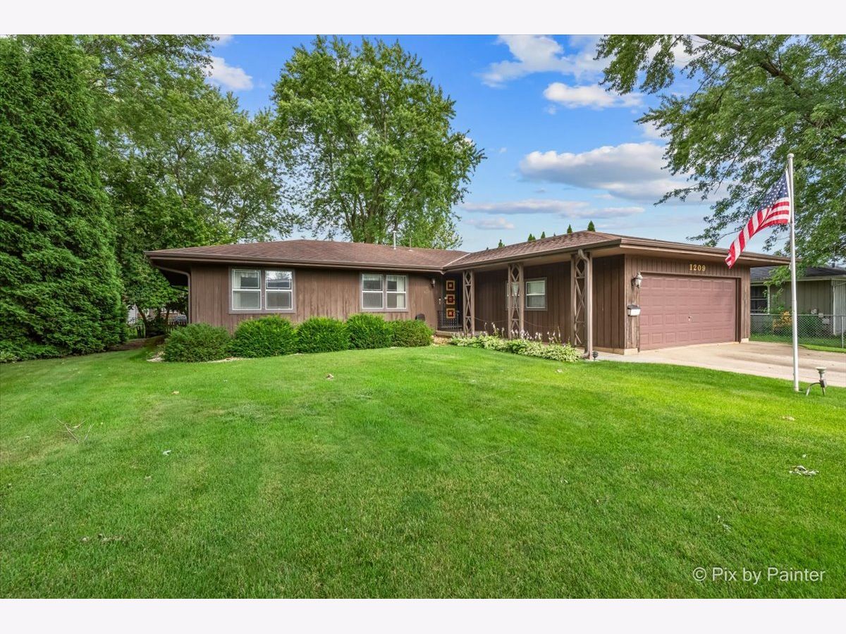 Homes & Condominiums Sold Century Oaks Elgin Illinois, 1209 Mallard
