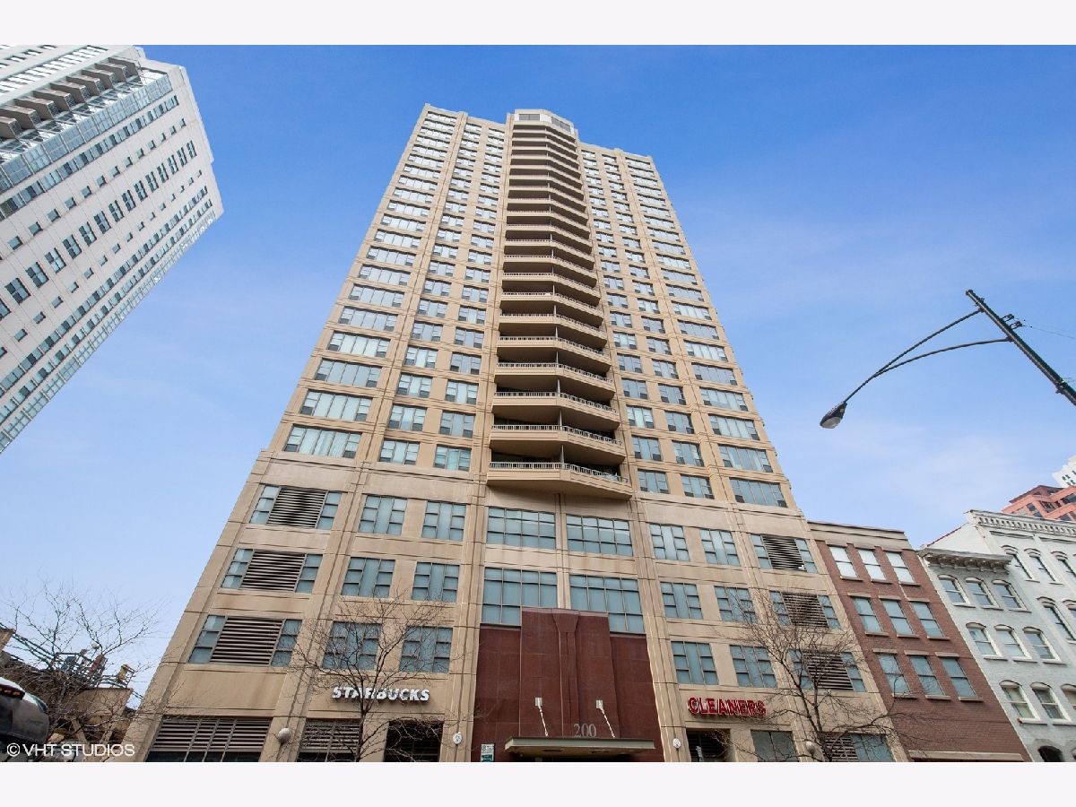 Condominiums Rented Jefferson Tower Chicago Illinois, 200 Jefferson