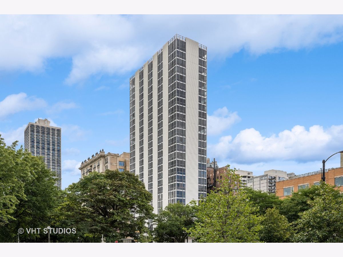 Condominiums Rented Constellation Chicago Illinois, 1555 Dearborn