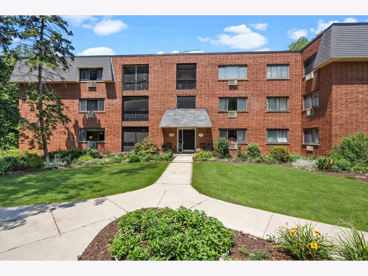 Condominiums Sold Brittany Condos Glen Ellyn Illinois, 230 Duane