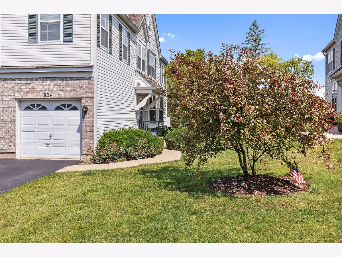 Townhomes Sold Club Croix Lombard Illinois, 324 Gazebo