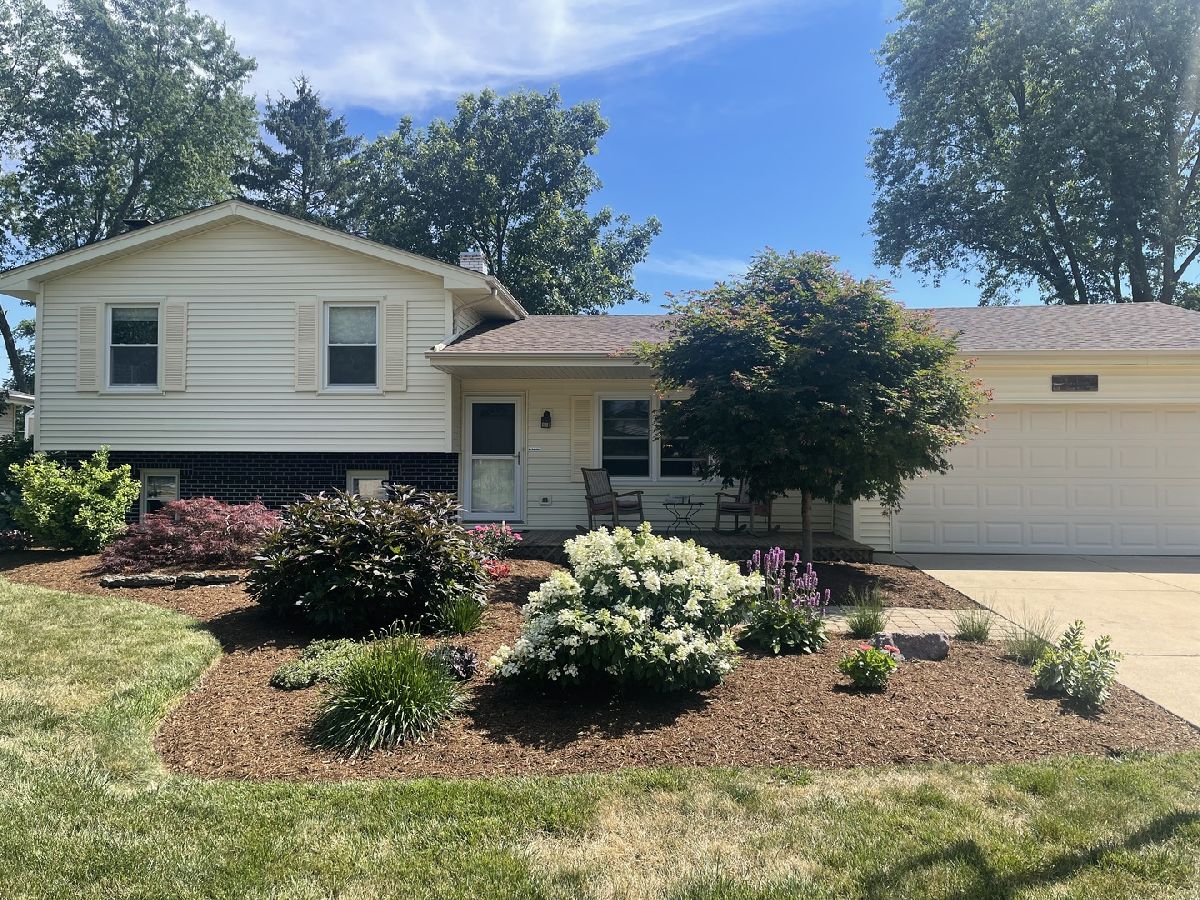 Homes Sold Holiday Hills Carol Stream Illinois, 242 El Paso