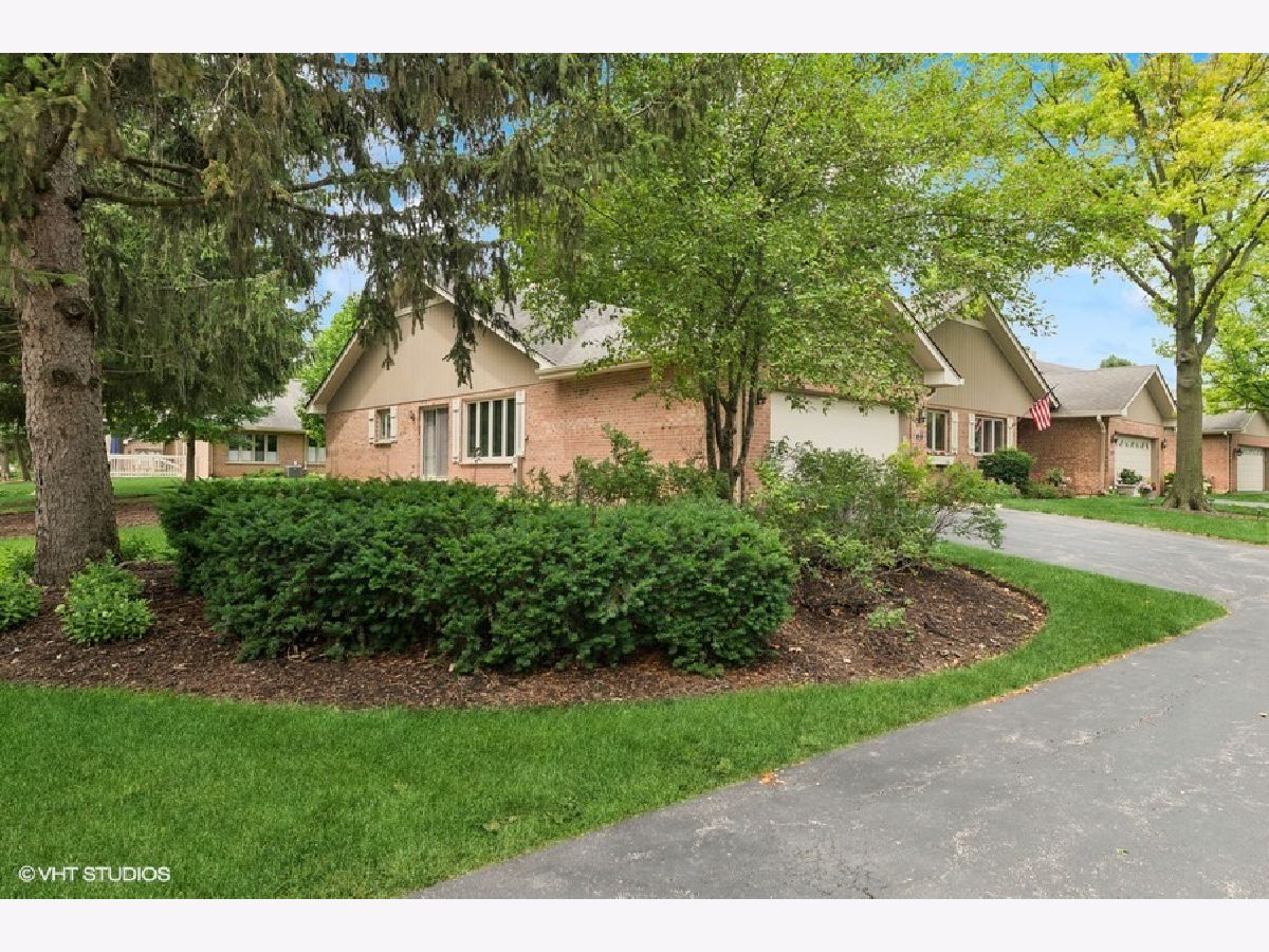 Townhomes & Homes Sold Country Club Estates Bloomingdale Illinois, 223 Royal