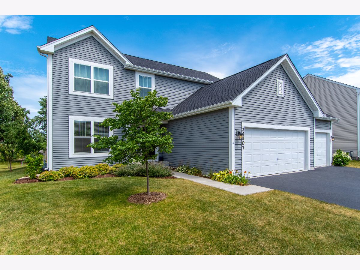 Homes & Townhomes Rented Hunters Crossing Channahon Illinois, 26107 White Oak