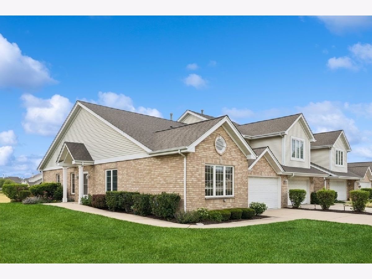 Condos & Townhomes & Homes Sold Foxwoods Oak Lawn Illinois, 11426 Foxwoods