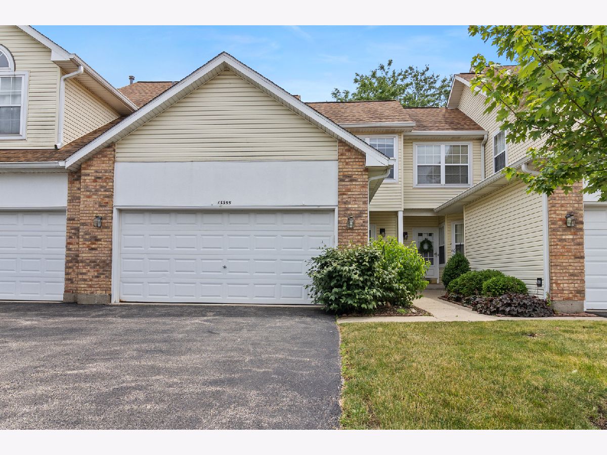 Townhomes & Condos Rented Whispering Lake Lake Bluff Illinois, 13355 Heiden