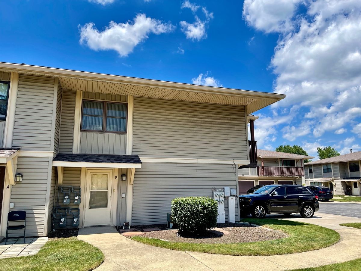 Condos & Townhomes Rented Sierra Blanca Hanover Park Illinois, 5700 Dutch Mill