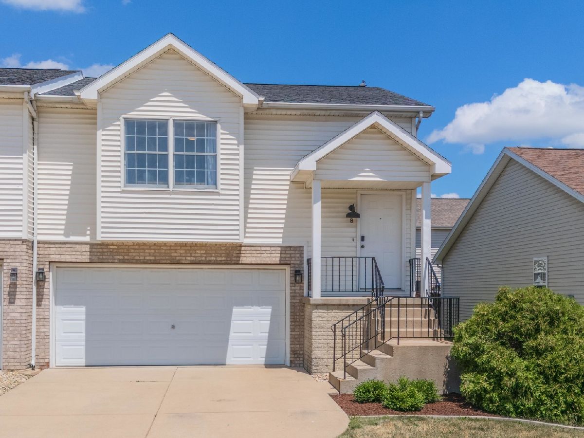 Condos & Townhomes & Homes Sold Lake Ridge Bloomington Illinois, 8 Lake Trail