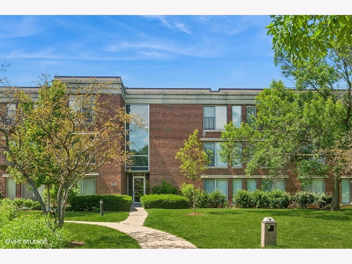 Condos & Townhomes & Homes Sold Coromandel Deerfield Illinois, 392 Kelburn