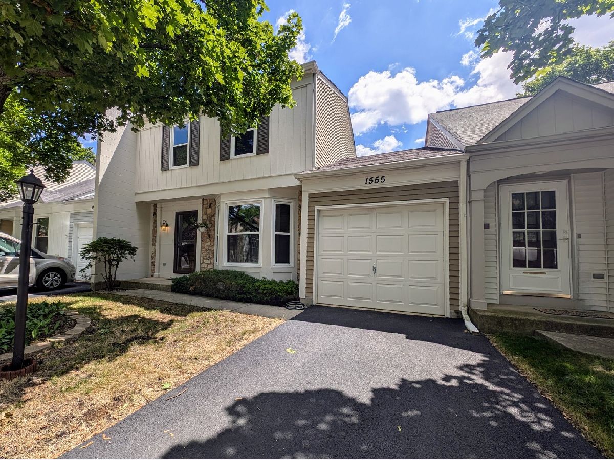Townhomes Rented Cherrybrook Village Palatine Illinois, 1555 Gatewood