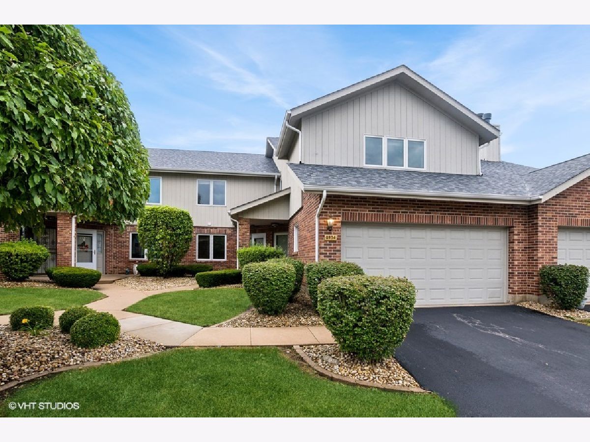 Townhomes & Condos Sold Silver Lake Villas Orland Park Illinois, 8934 Silverdale