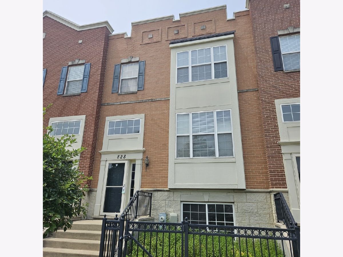 Townhomes & Condos Rented Lehigh Station Aurora Illinois, 828 Station