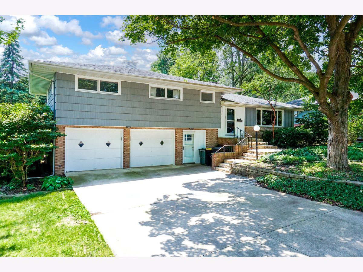 Homes & Condos & Townhomes Sold Westbrook Normal Illinois, 7 Knollcrest