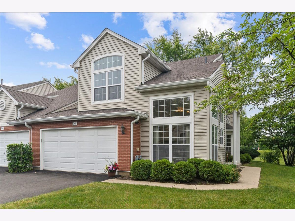 Townhomes & Homes Sold Roseglen Buffalo Grove Illinois, 748 Old Checker