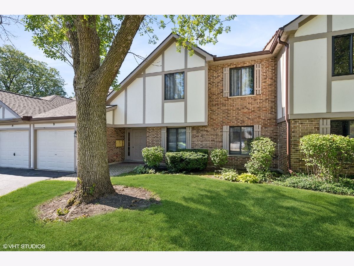 Condominiums Sold Deerpath Manor Palatine Illinois, 1009 Kevin