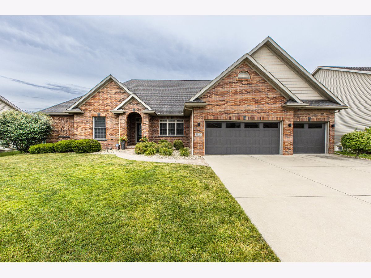 Homes & Condos & Townhomes Sold Tipton Trails Bloomington Illinois, 2807 Degarmo