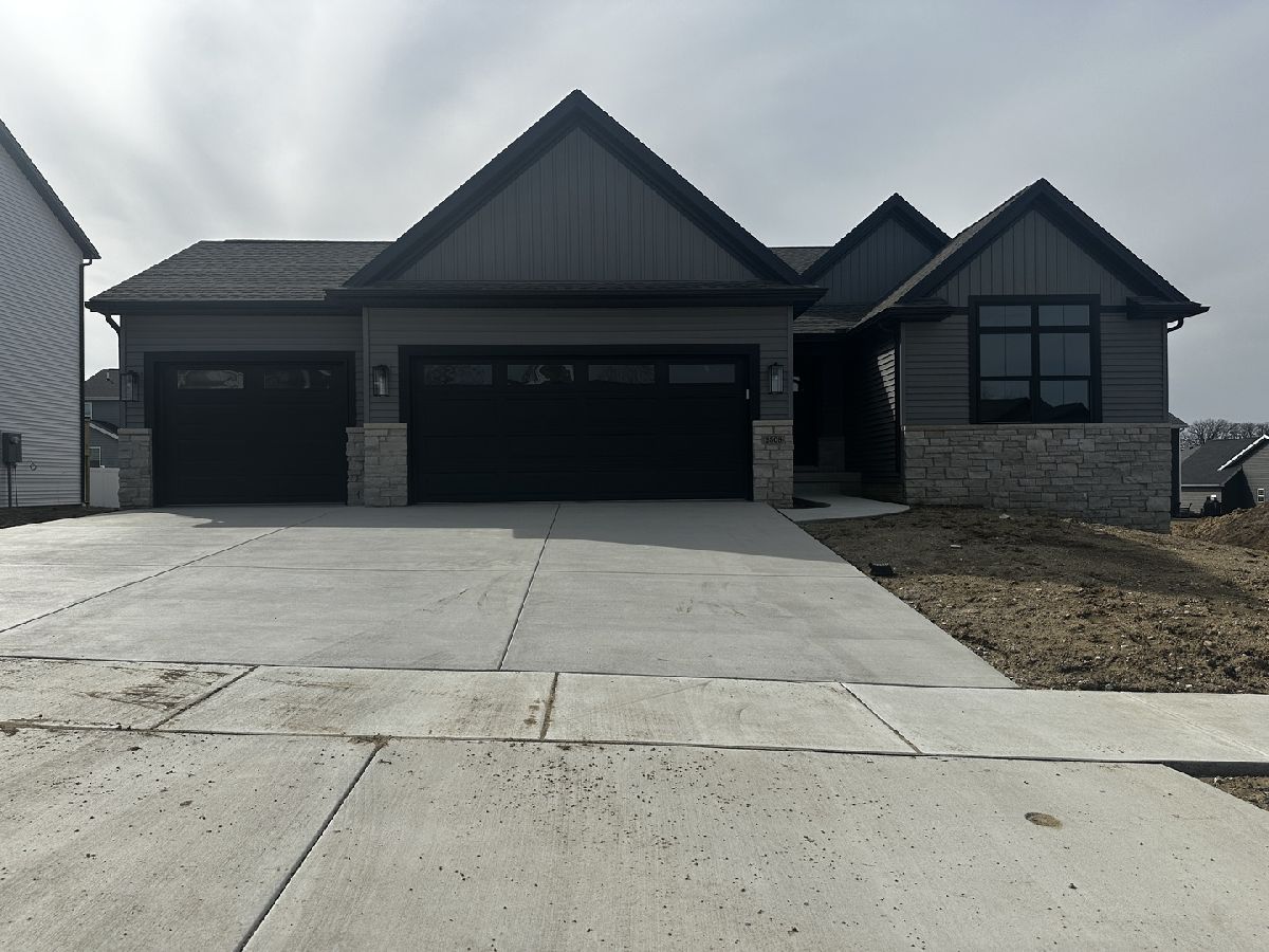 Homes & Condos & Townhomes Sold Fox Lake Bloomington Illinois, 2509 Savanna