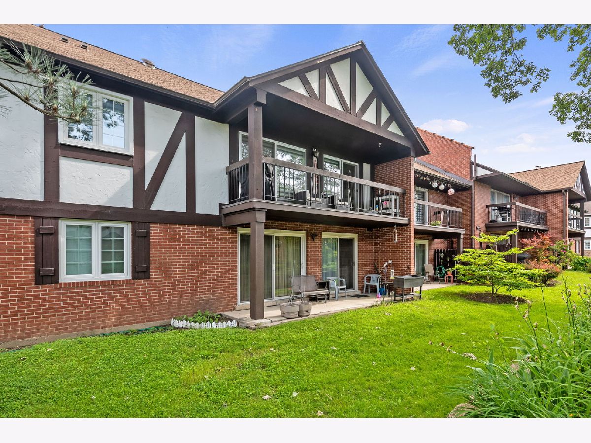 Condominiums Sold Ridgewood Oaks Western Springs Illinois, 5804 Wolf