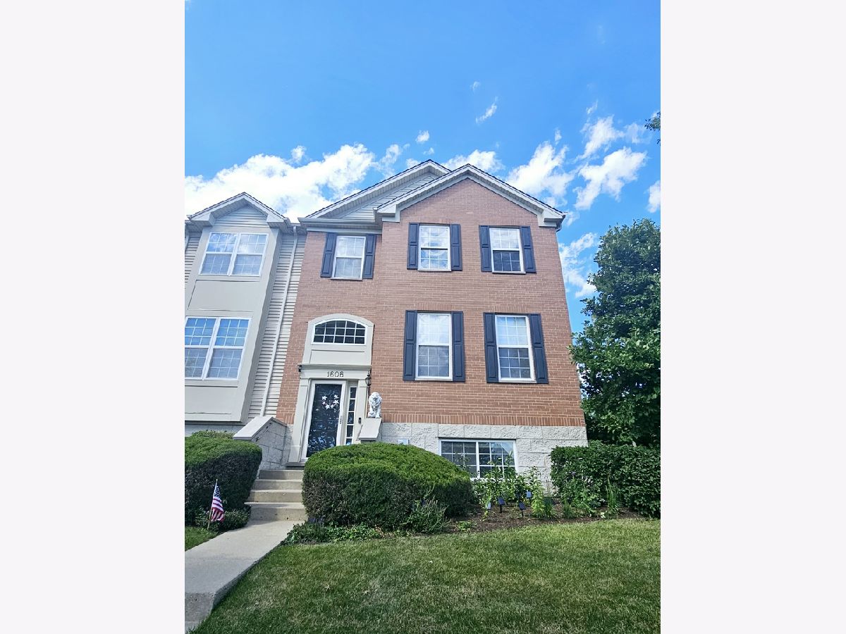 Townhomes & Homes Sold Castle Creek Bartlett Illinois, 1608 Thornbury