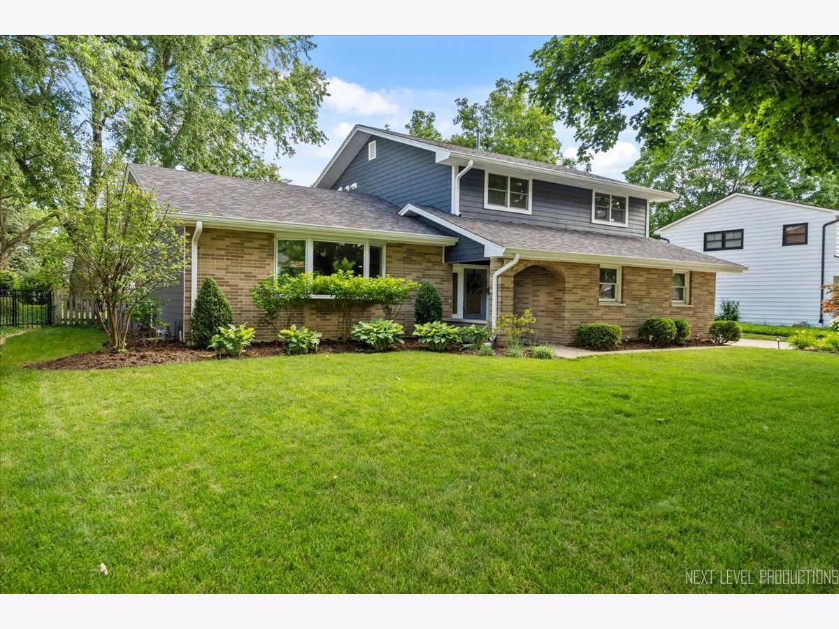 Homes Sold Sans Souci Aurora Illinois, 2310 Sans Souci