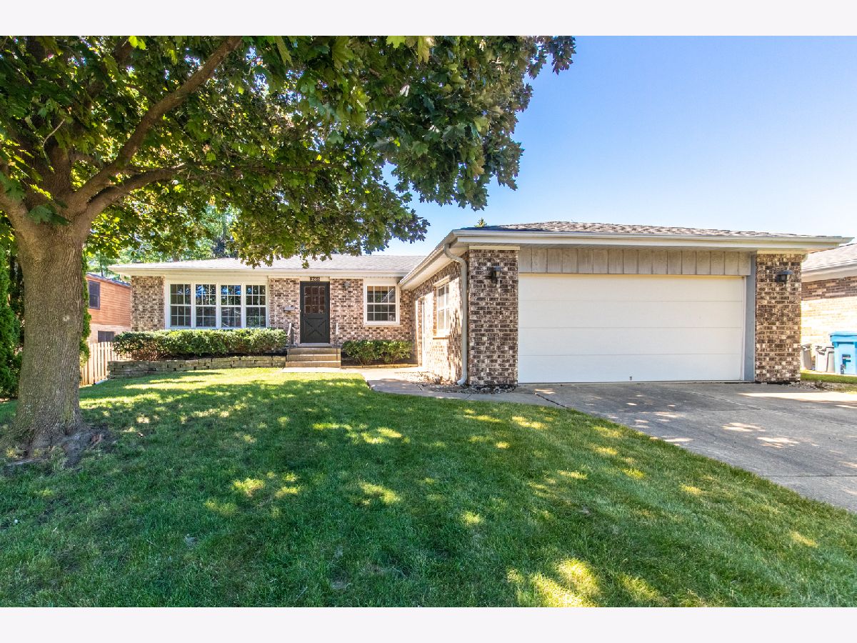 Homes Sold Saint Cecilia Mount Prospect Illinois, 2105 Haven