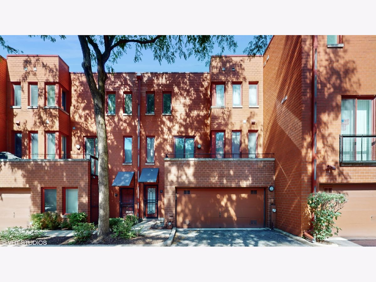Townhomes & Condos & Homes Sold Dearborn Park Ii Chicago Illinois, 1312 Federal