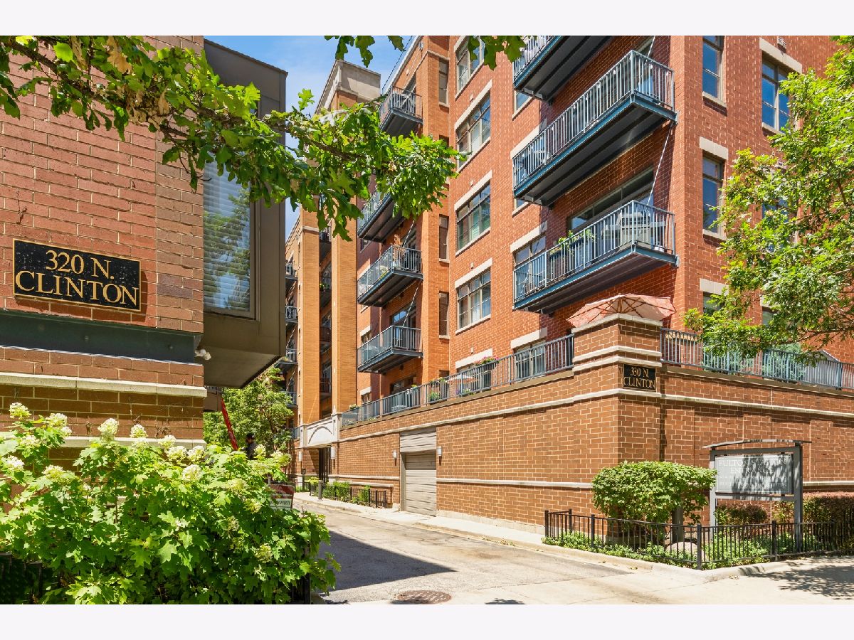 Condos & Townhomes Rented Fulton Station Chicago Illinois, 320 Clinton