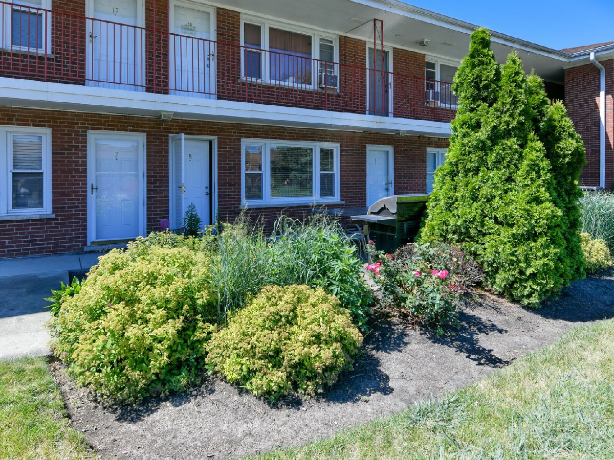 Condominiums Sold Holiday Lane Des Plaines Illinois, 1113 Holiday