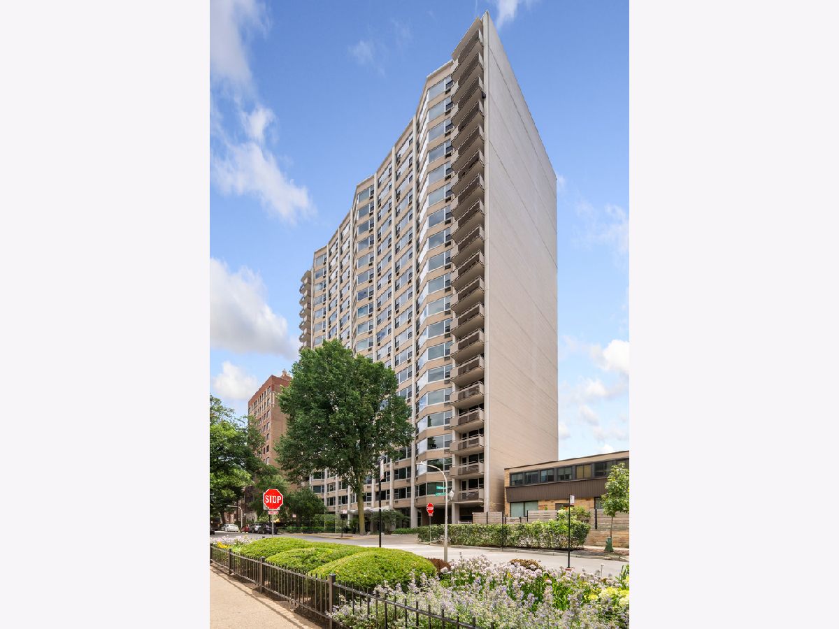 Condominiums Sold 555 Cornelia Condos Chicago Illinois, 555 Cornelia