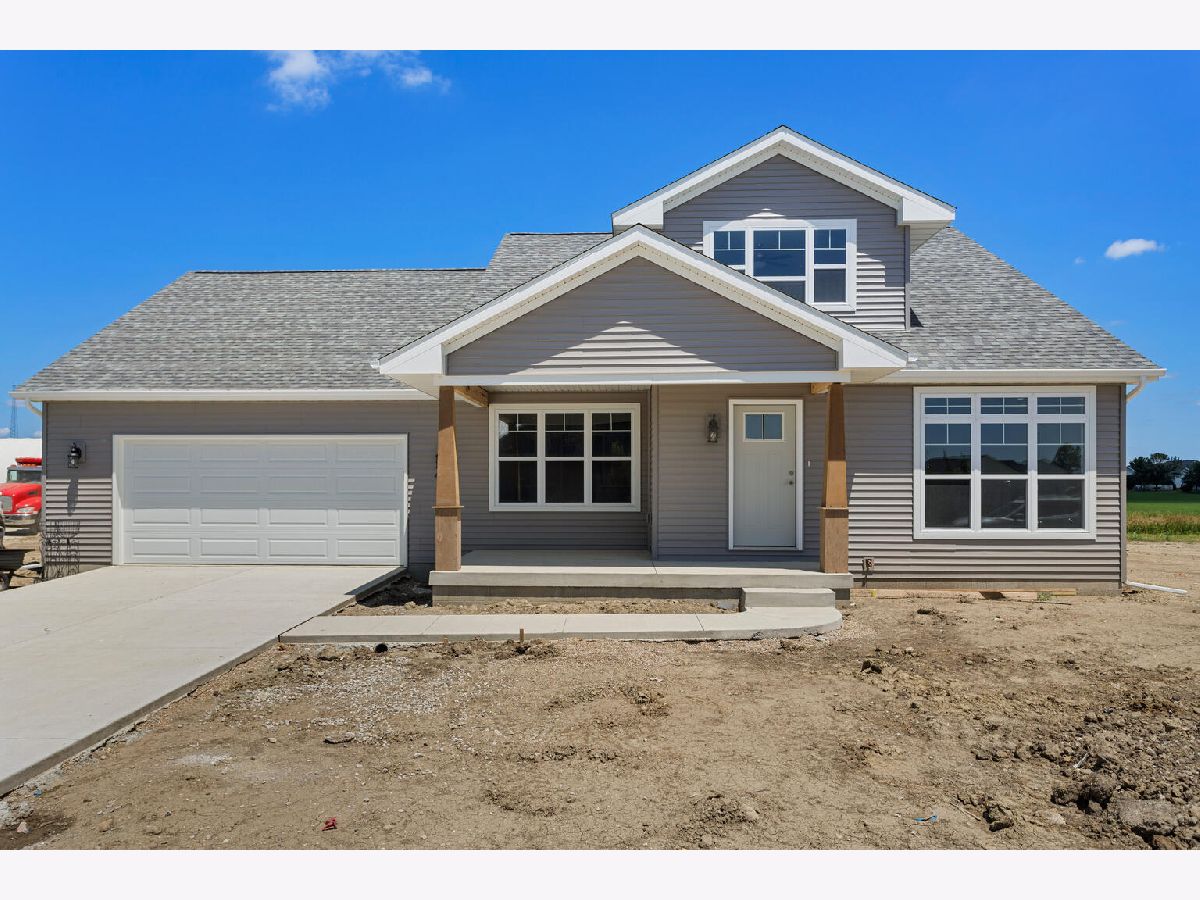 Homes & Condos & Townhomes Sold Heritage Fisher Illinois, 402 Jerin