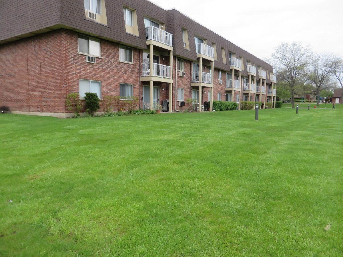Condominiums Rented Villa Verde Buffalo Grove Illinois, 4 Villa Verde