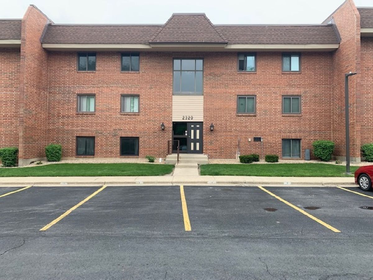 Condominiums Sold Highland Lakes Lombard Illinois, 2320 Woodbridge