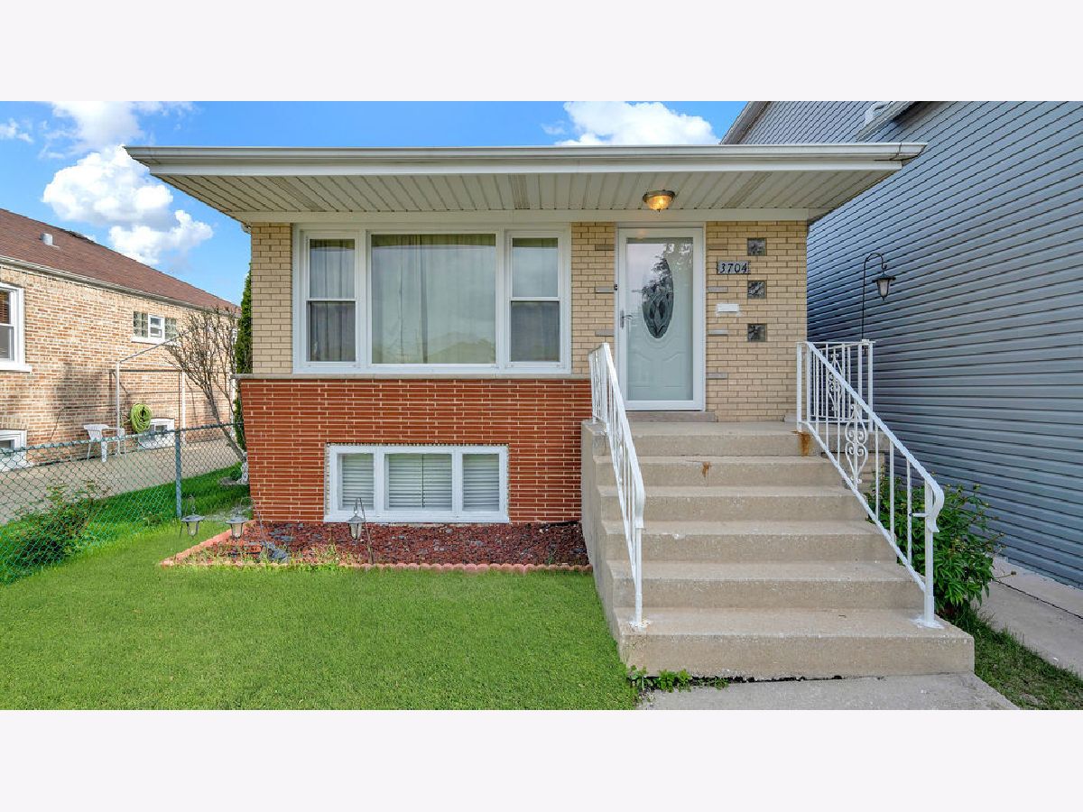  Rented Chicago Illinois, 3704 57th
